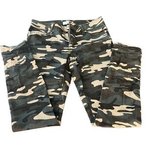 Forever 21 Camo print pants